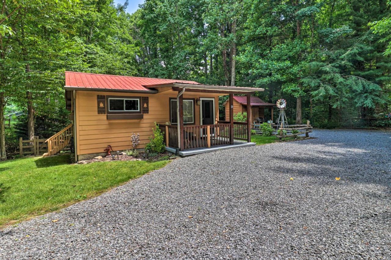 Vintage Creekside Cottage With Hot Tub And Grill! Maggie Valley Exterior photo