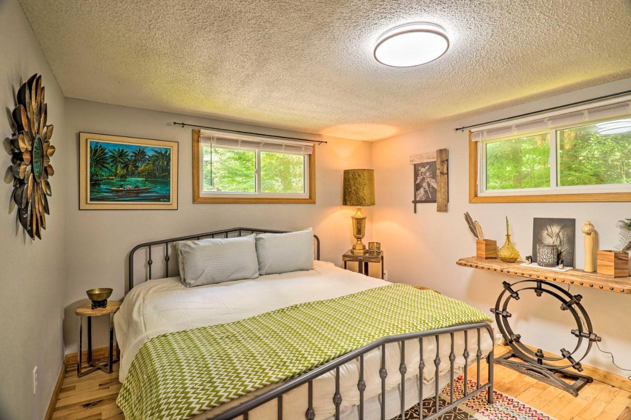 Vintage Creekside Cottage With Hot Tub And Grill! Maggie Valley Exterior photo
