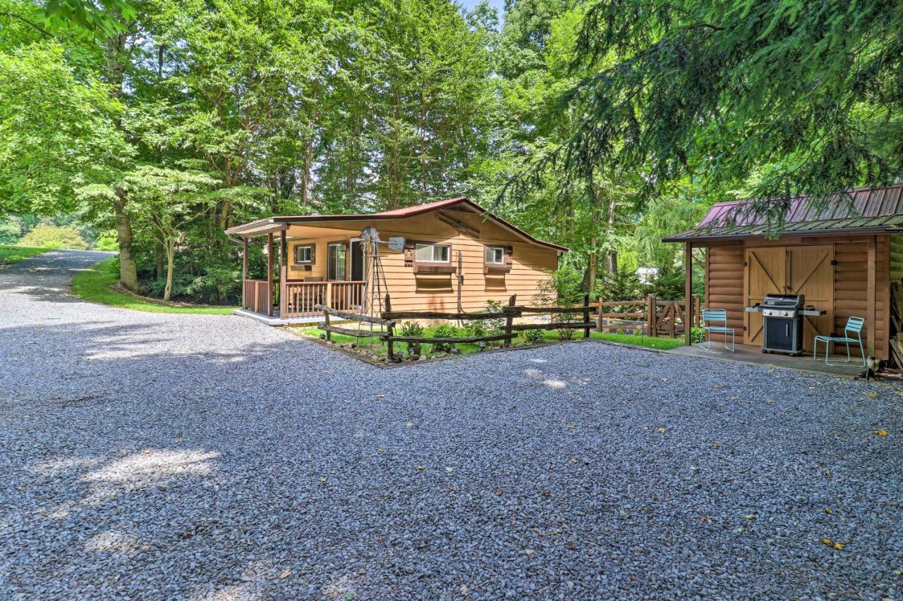 Vintage Creekside Cottage With Hot Tub And Grill! Maggie Valley Exterior photo
