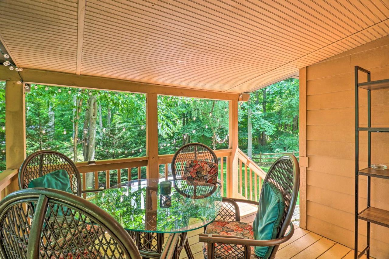 Vintage Creekside Cottage With Hot Tub And Grill! Maggie Valley Exterior photo