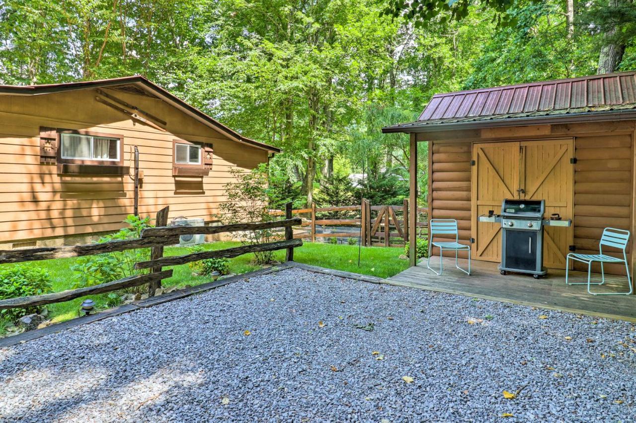 Vintage Creekside Cottage With Hot Tub And Grill! Maggie Valley Exterior photo